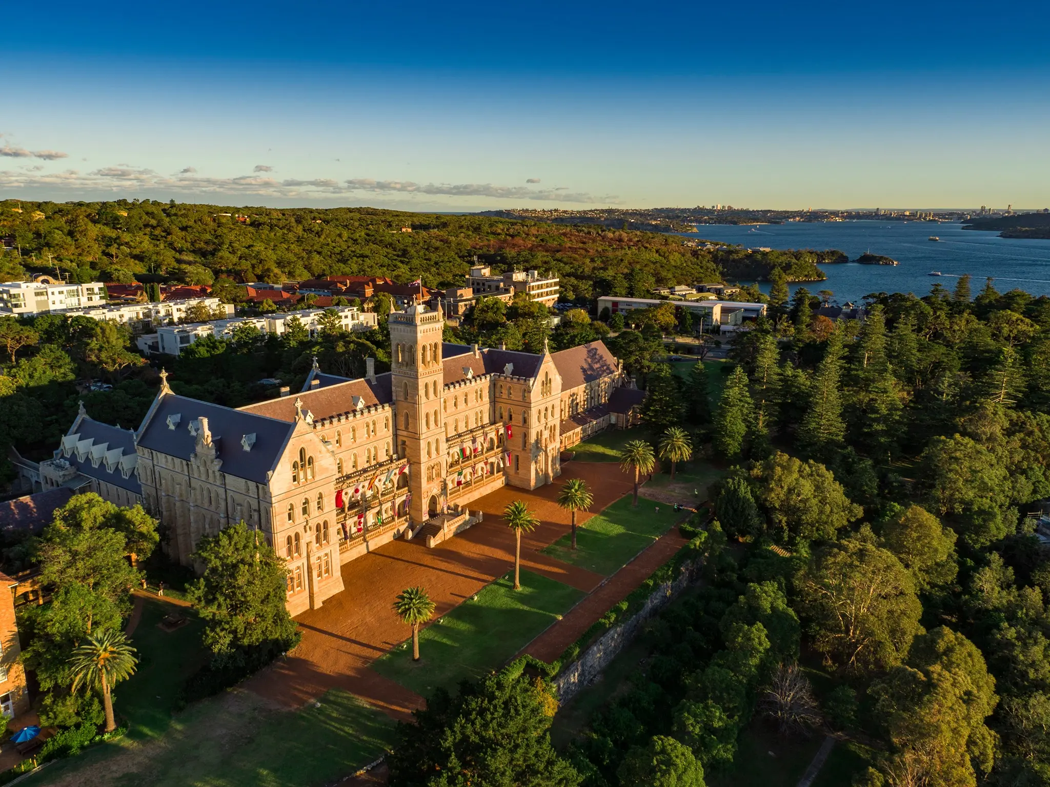 International College of Management, Sydney (ICMS)